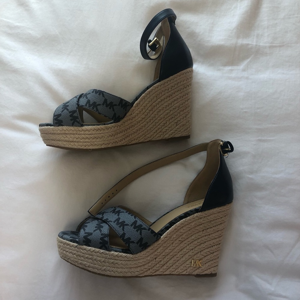 BRAND NEW MICHAEL KORS HEELS